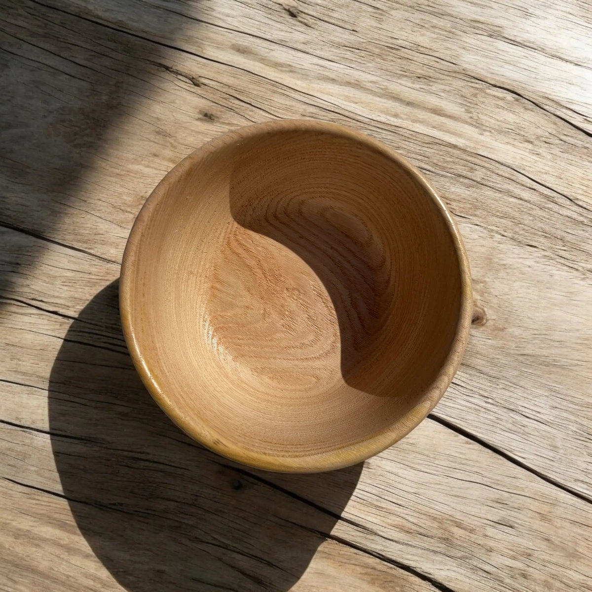 🪵 Hånddreid Bolle i Naturlig Tre – Ø 17 cm