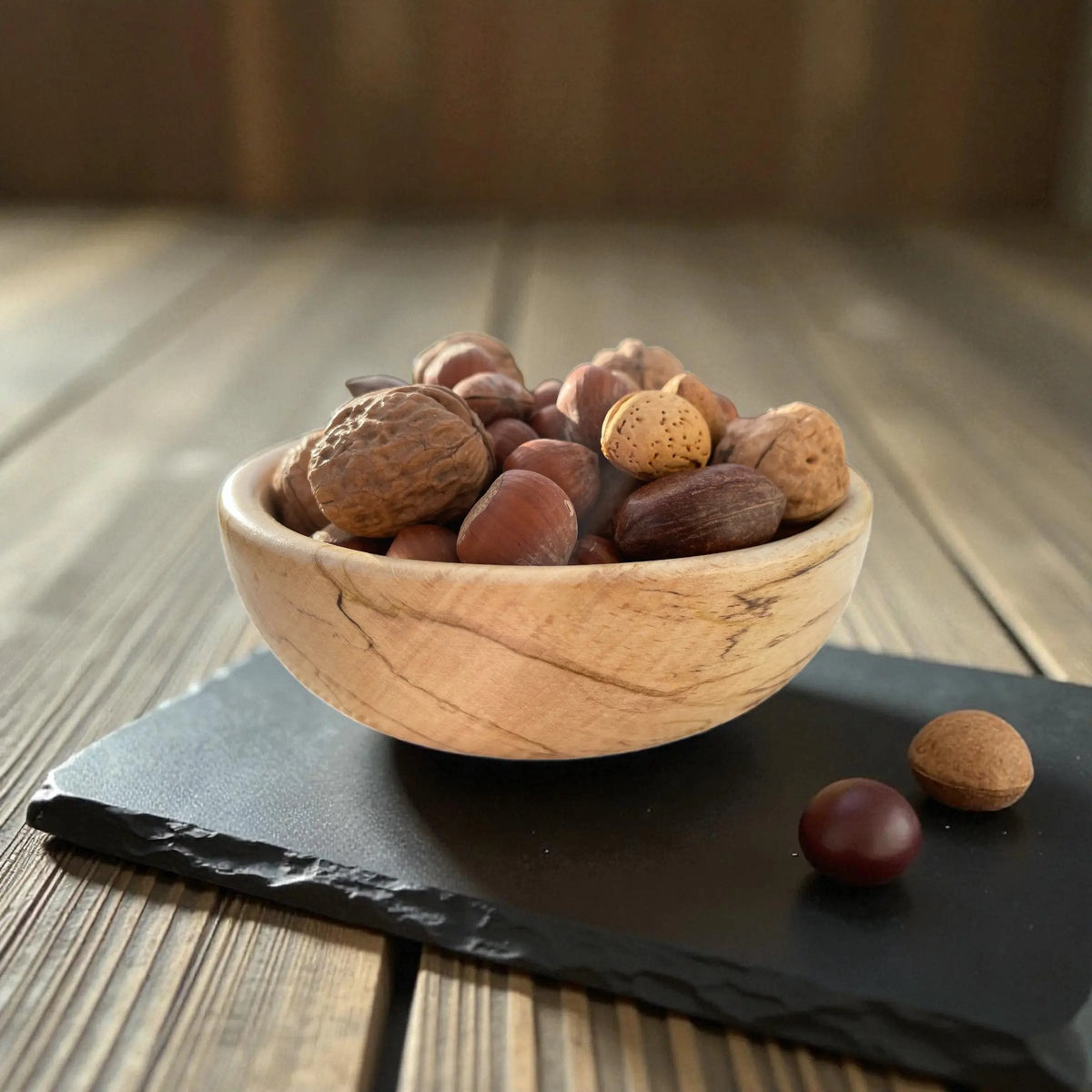 🪵 Hånddreid Bolle i Naturlig Tre – Ø 17 cm